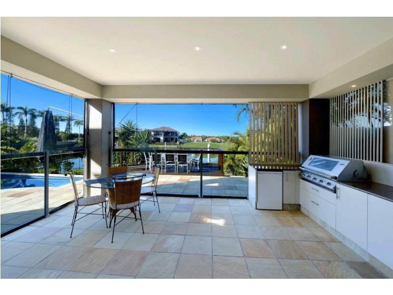 2302 Belmont Court East, Hope Island QLD 4212