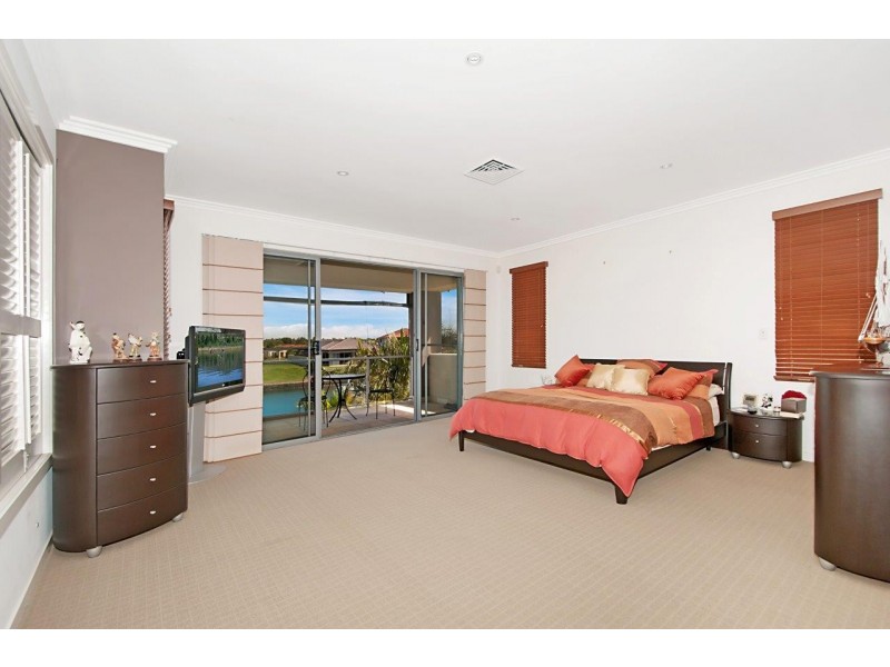 2302 Belmont Court East, Hope Island QLD 4212