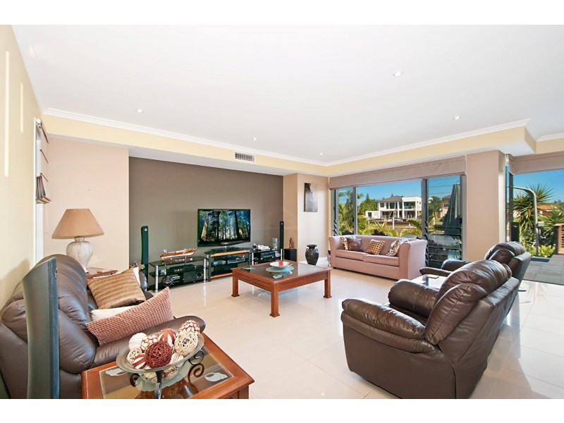 2302 Belmont Court East, Hope Island QLD 4212