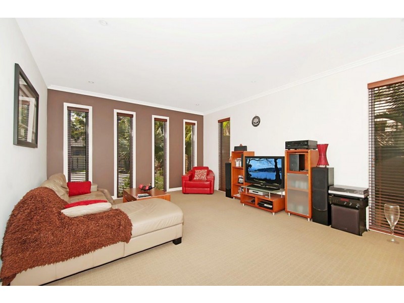 2302 Belmont Court East, Hope Island QLD 4212