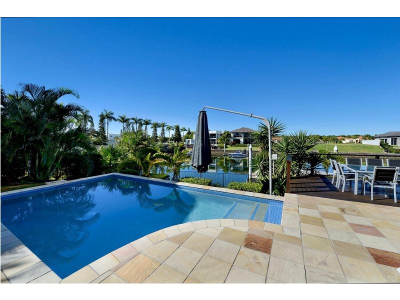 2302 Belmont Court East, Hope Island QLD 4212
