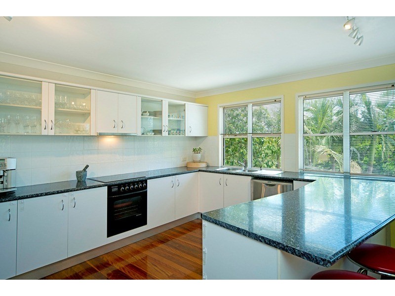 6 Akoonah Street, Hope Island QLD 4212