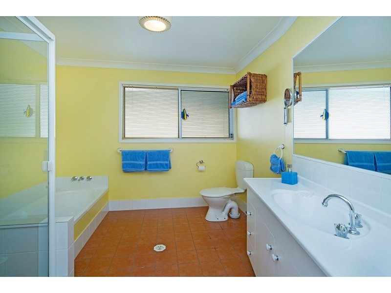 6 Akoonah Street, Hope Island QLD 4212