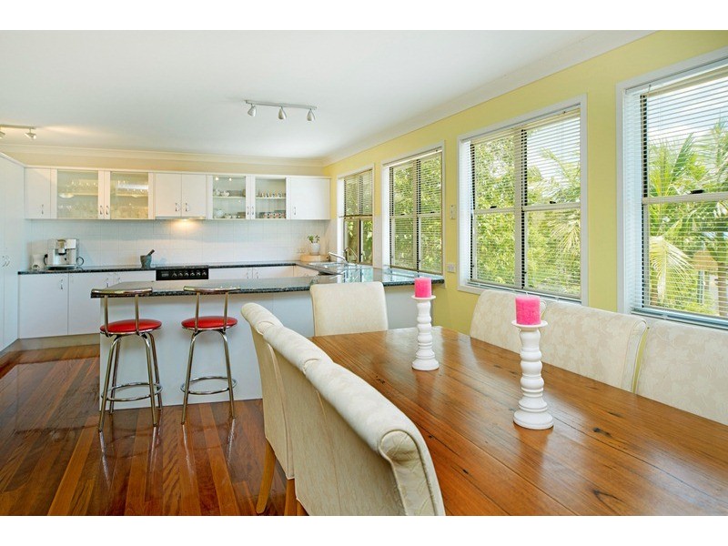 6 Akoonah Street, Hope Island QLD 4212