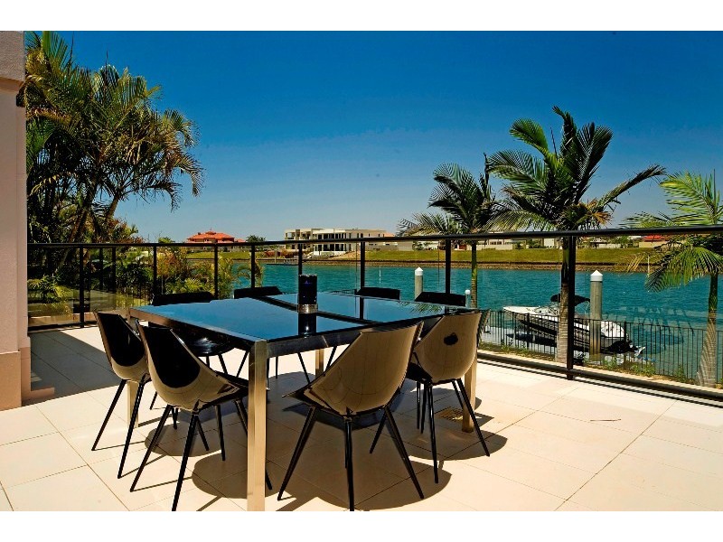 1663 Riverdale Drive, Hope Island QLD 4212