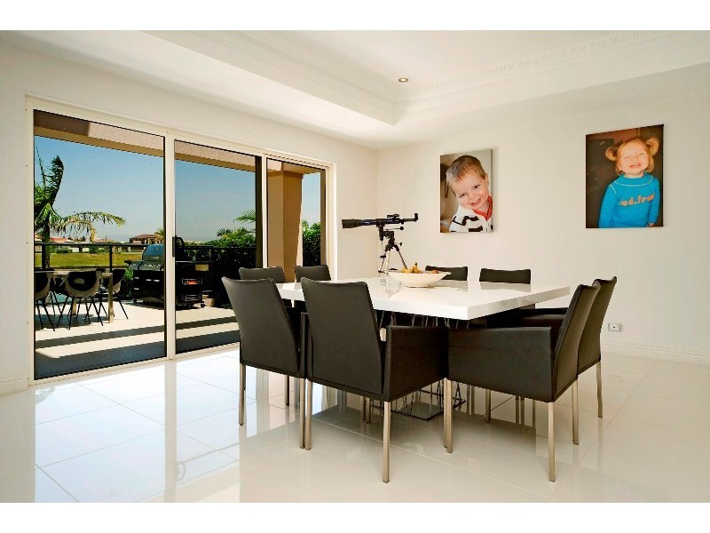 1663 Riverdale Drive, Hope Island QLD 4212