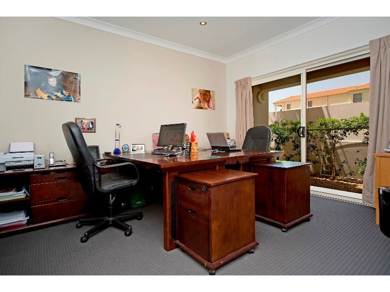 1663 Riverdale Drive, Hope Island QLD 4212