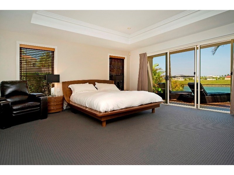 1663 Riverdale Drive, Hope Island QLD 4212