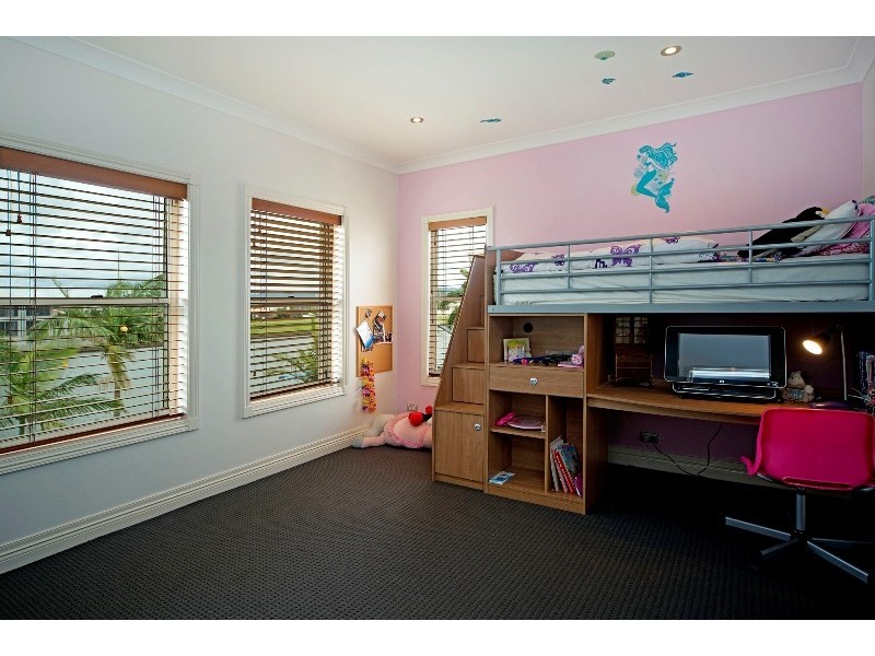 1663 Riverdale Drive, Hope Island QLD 4212