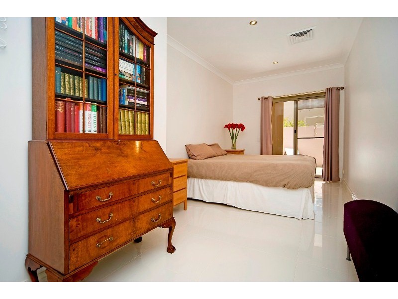 1663 Riverdale Drive, Hope Island QLD 4212