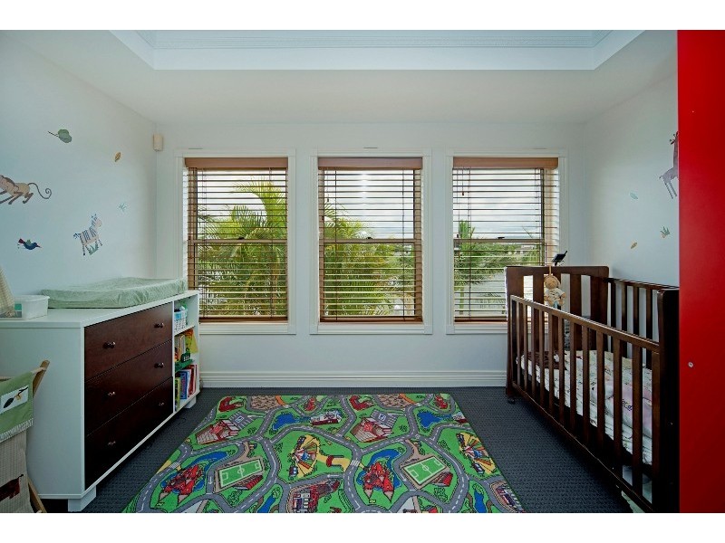 1663 Riverdale Drive, Hope Island QLD 4212