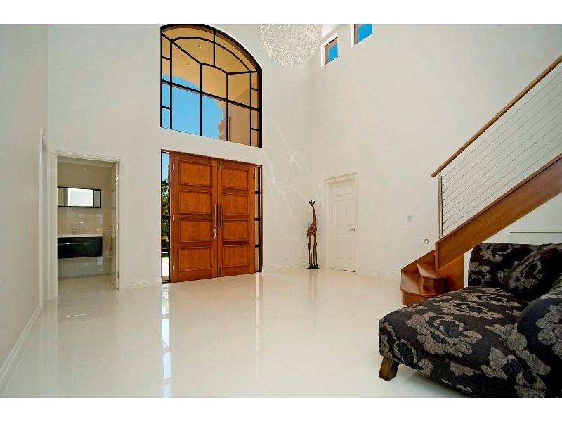 1663 Riverdale Drive, Hope Island QLD 4212