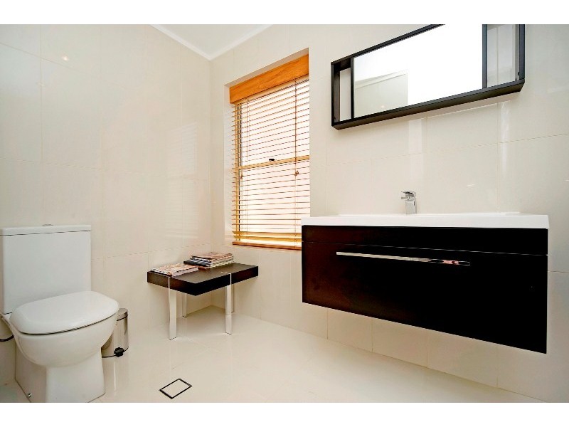1663 Riverdale Drive, Hope Island QLD 4212