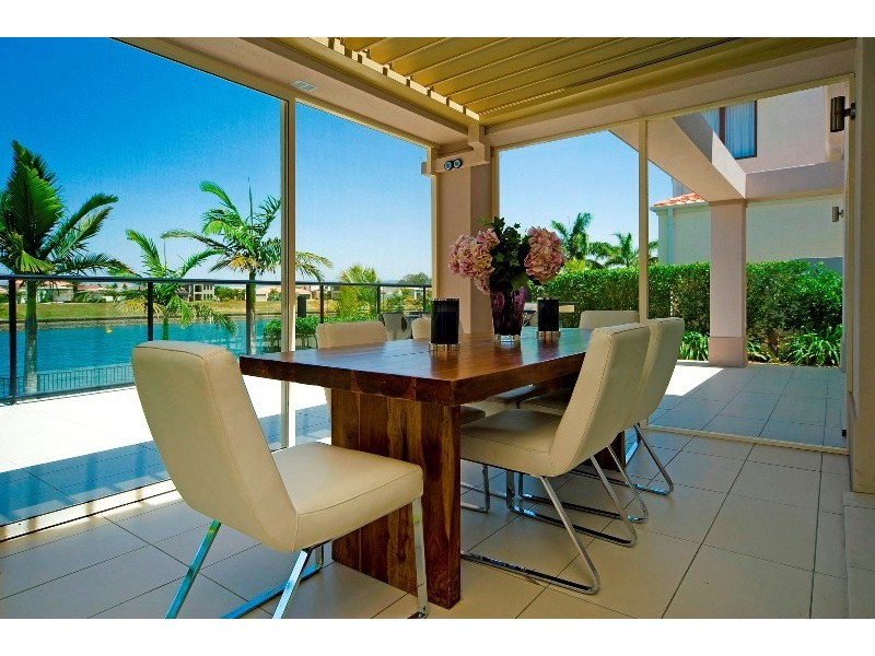 1663 Riverdale Drive, Hope Island QLD 4212