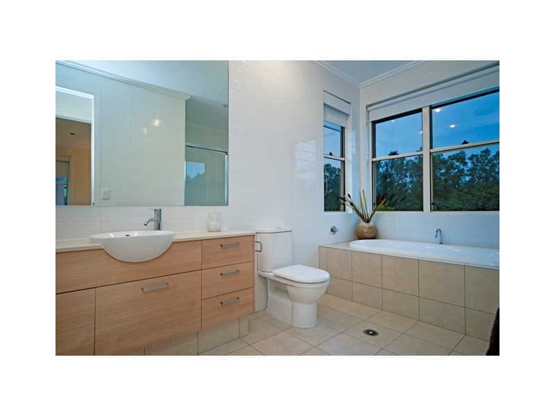 6017 Calardo Avenue, Hope Island QLD 4212