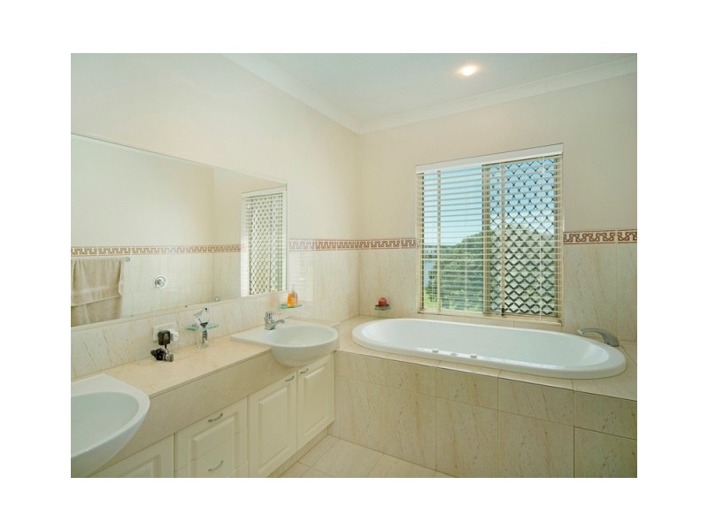 8335 Magnolia Drive East, Hope Island QLD 4212