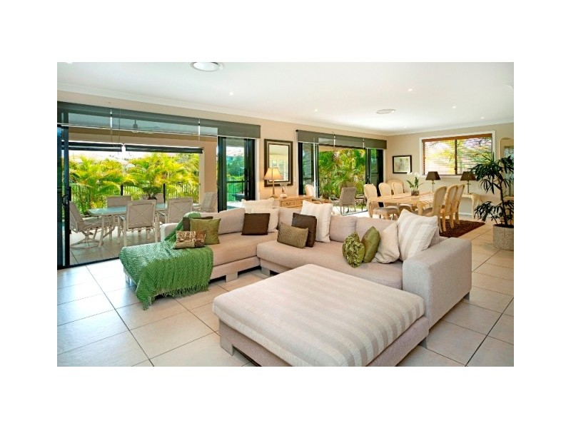 2548 Gowrie Way, Hope Island QLD 4212