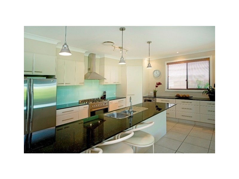 2548 Gowrie Way, Hope Island QLD 4212