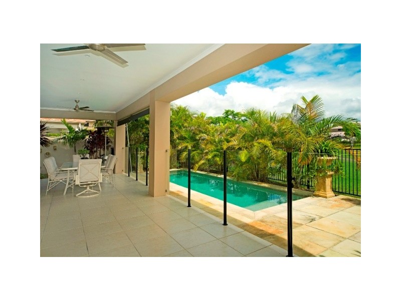 2548 Gowrie Way, Hope Island QLD 4212