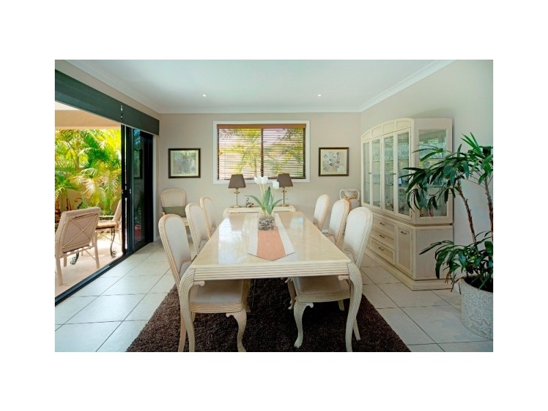 2548 Gowrie Way, Hope Island QLD 4212