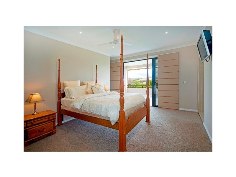 2548 Gowrie Way, Hope Island QLD 4212