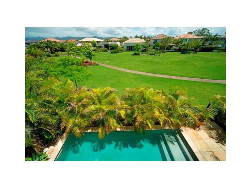 2548 Gowrie Way, Hope Island QLD 4212
