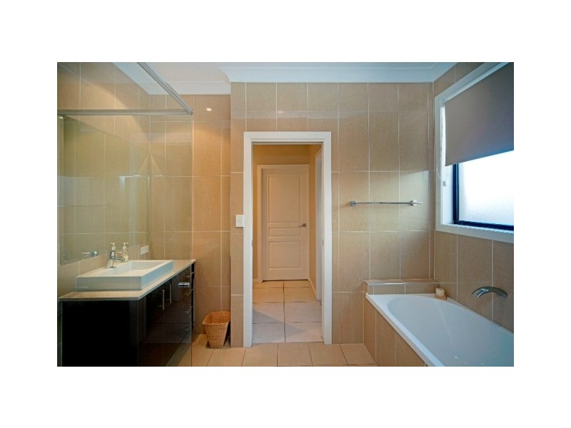 2548 Gowrie Way, Hope Island QLD 4212