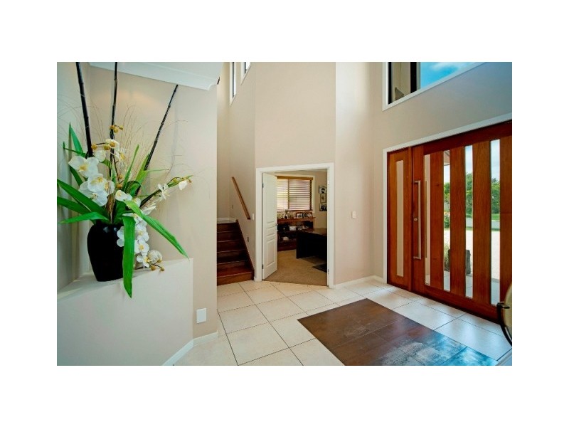 2548 Gowrie Way, Hope Island QLD 4212