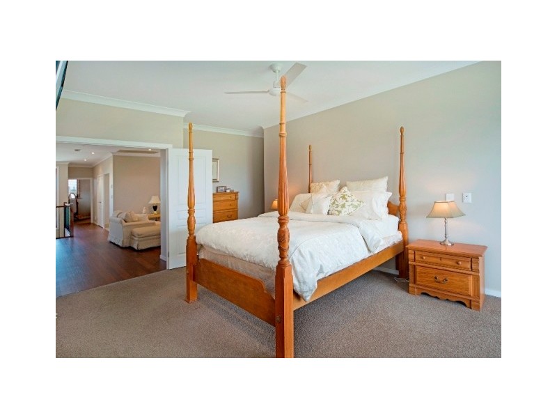 2548 Gowrie Way, Hope Island QLD 4212