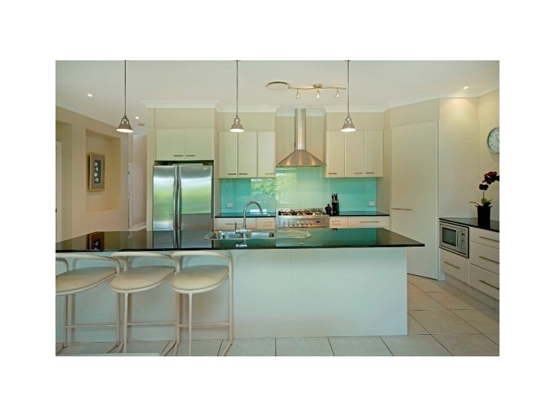 2548 Gowrie Way, Hope Island QLD 4212