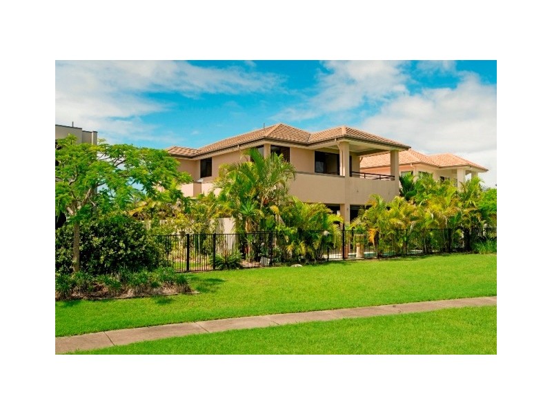 2548 Gowrie Way, Hope Island QLD 4212