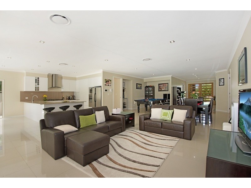 32 Rhodium Crescent, Hope Island QLD 4212