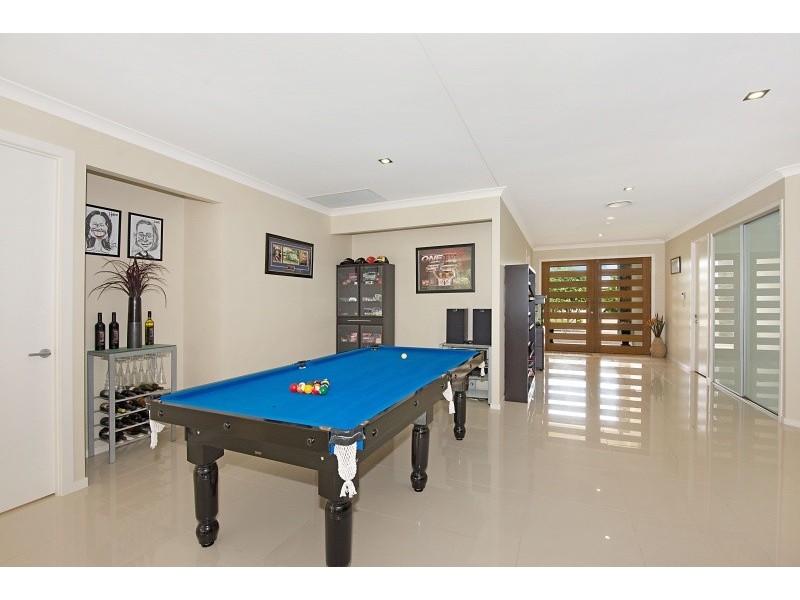 32 Rhodium Crescent, Hope Island QLD 4212