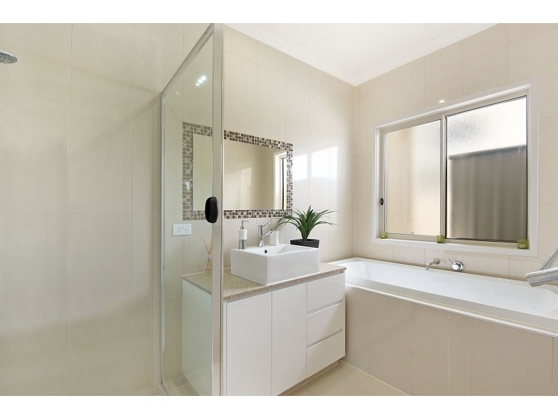 32 Rhodium Crescent, Hope Island QLD 4212