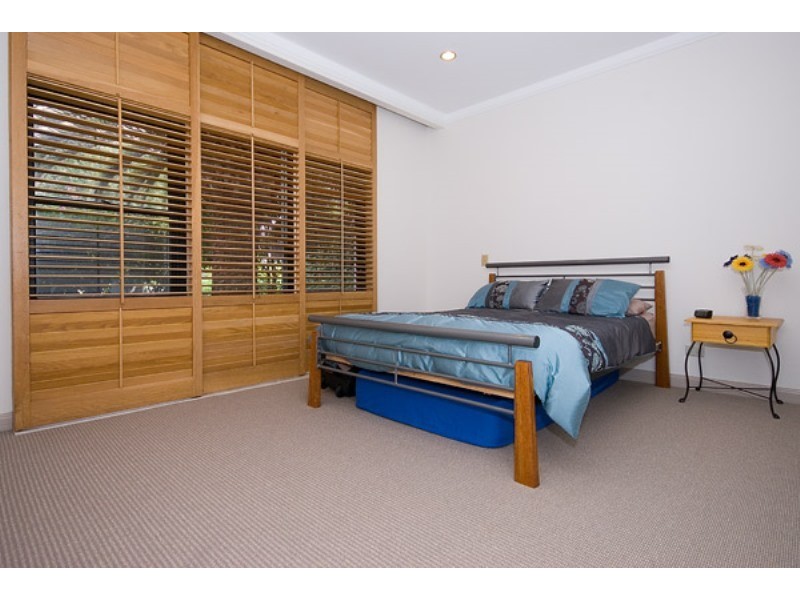 11 River Cove Place, Helensvale QLD 4212