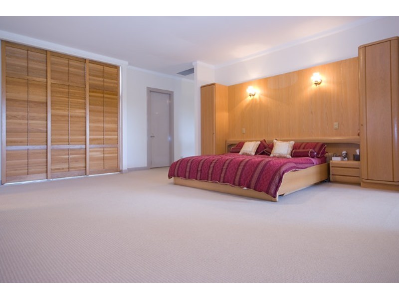 11 River Cove Place, Helensvale QLD 4212