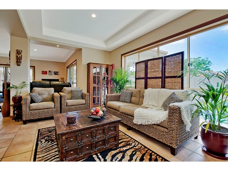 1643 Riverdale Drive, Hope Island QLD 4212