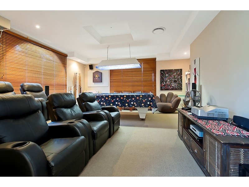 1643 Riverdale Drive, Hope Island QLD 4212