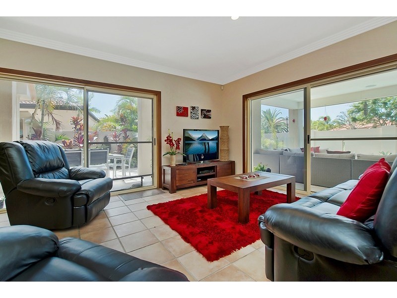 1643 Riverdale Drive, Hope Island QLD 4212