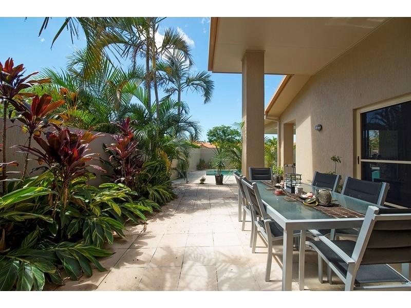 1643 Riverdale Drive, Hope Island QLD 4212