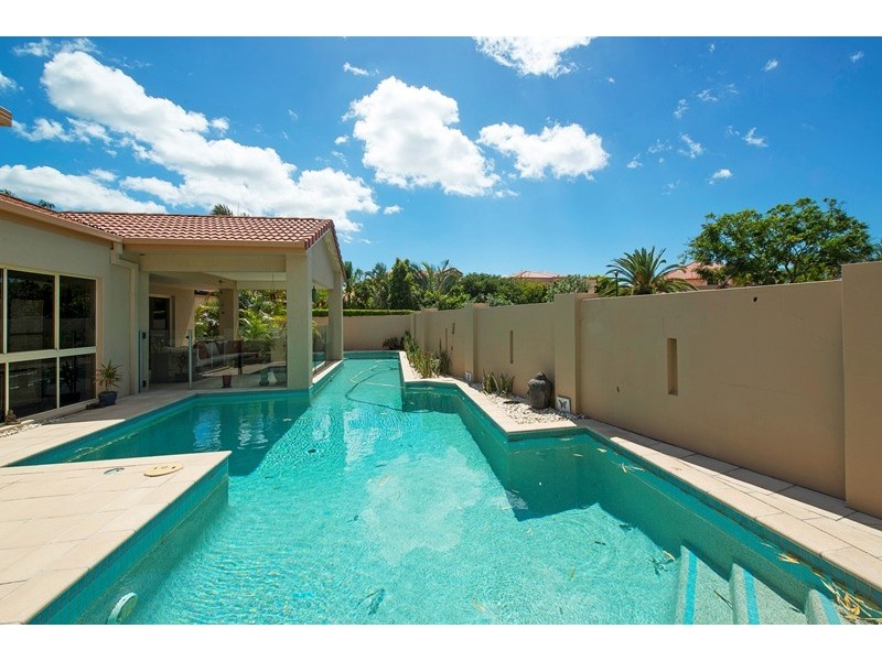 1643 Riverdale Drive, Hope Island QLD 4212