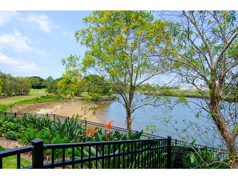 7529 Springfield Drive, Hope Island QLD 4212