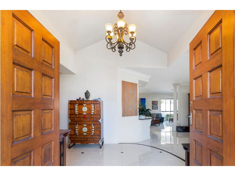 1649 Riverdale Court, Hope Island QLD 4212