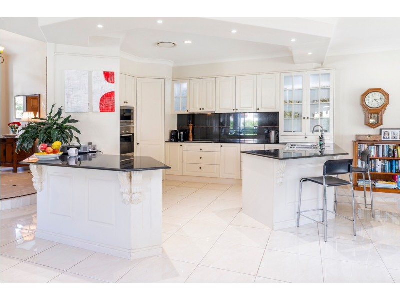 1649 Riverdale Court, Hope Island QLD 4212