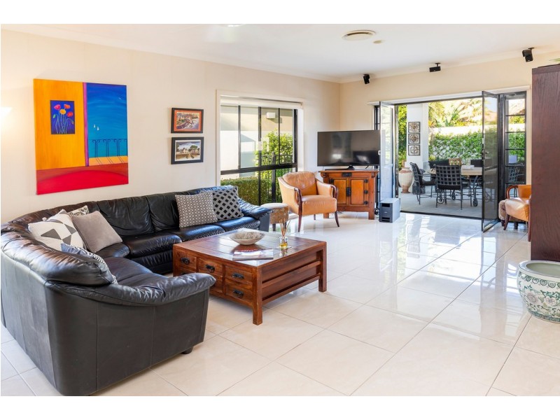 1649 Riverdale Court, Hope Island QLD 4212