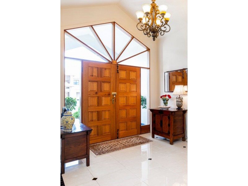 1649 Riverdale Court, Hope Island QLD 4212