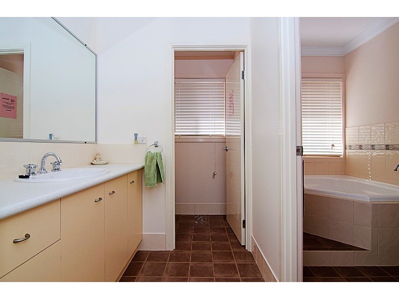 79 Larcombe Drive, Wongawallan QLD 4210