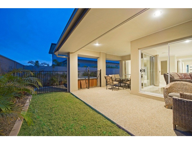 27 Rhodium Crescent, Hope Island QLD 4212