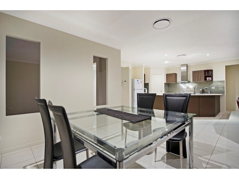 27 Rhodium Crescent, Hope Island QLD 4212