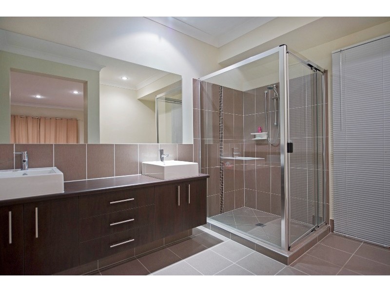 27 Rhodium Crescent, Hope Island QLD 4212